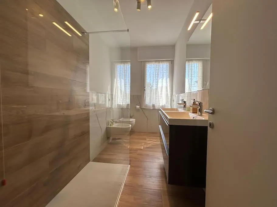 Art Home X4 In Centre With Private Parking Padova Italy